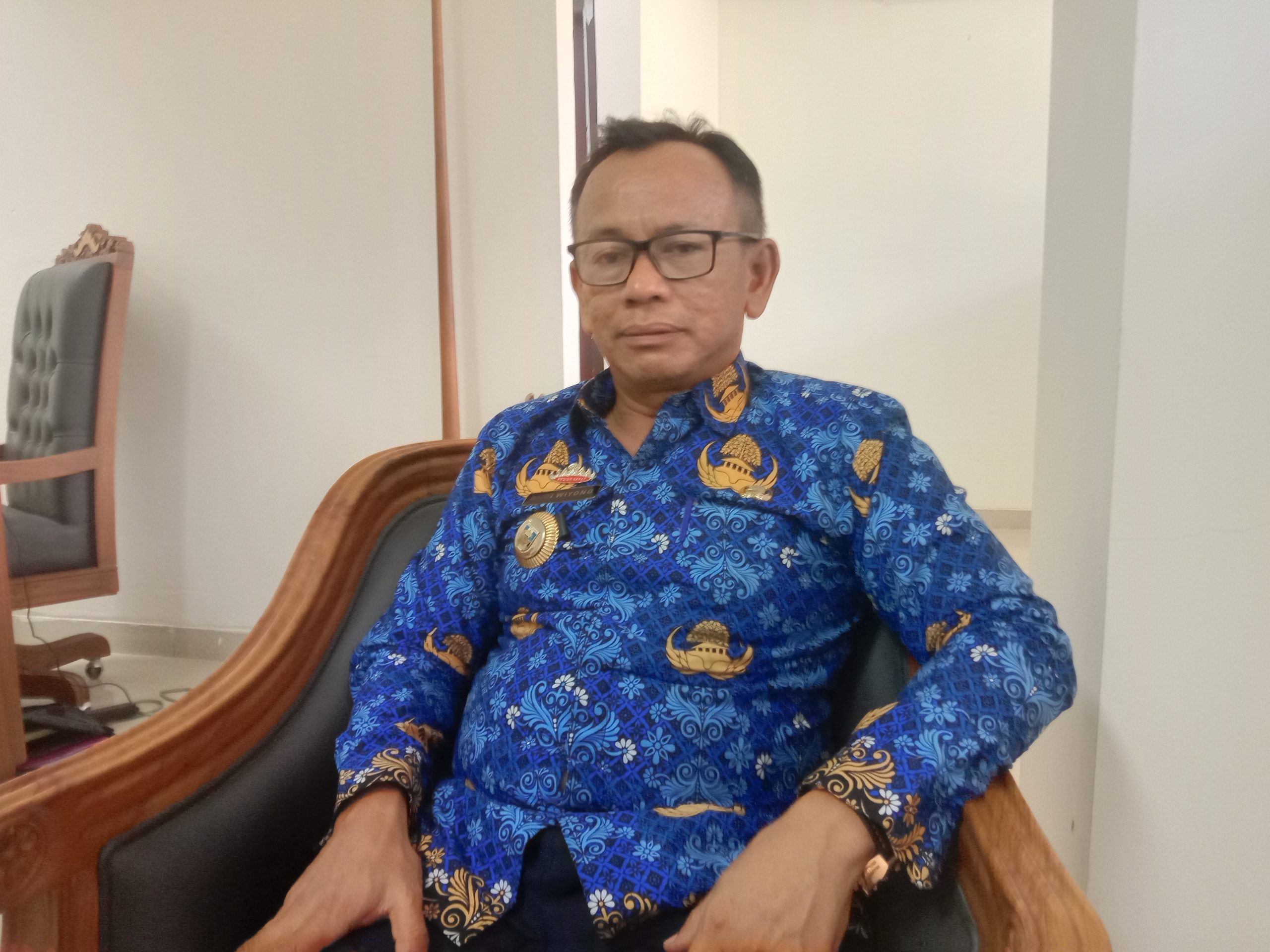 Kepala Dinas Pemberdayaan Perempuan, Perlindungan Anak, dan Keluarga Berencana (DP3AKB) Pesisir Barat, dr. Budi Wiyono, M.H.,